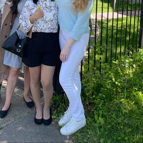 A&F Ultra High Rise 90s Slim Straight Jean - White - Picture 5 of 5